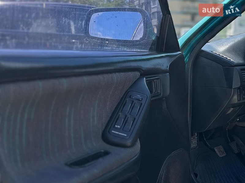 Седан Mazda 323 1995 в Кривом Роге