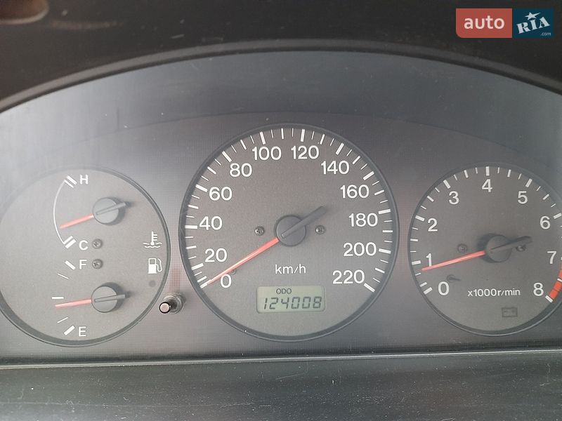 Хэтчбек Mazda 323 1998 в Киеве