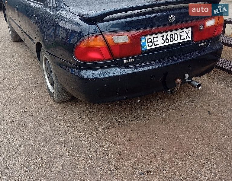 Седан Mazda 323 1995 в Новом Буге