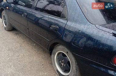 Седан Mazda 323 1995 в Новом Буге