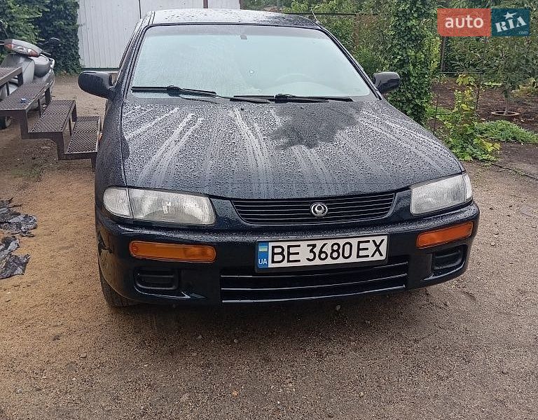 Седан Mazda 323 1995 в Новом Буге