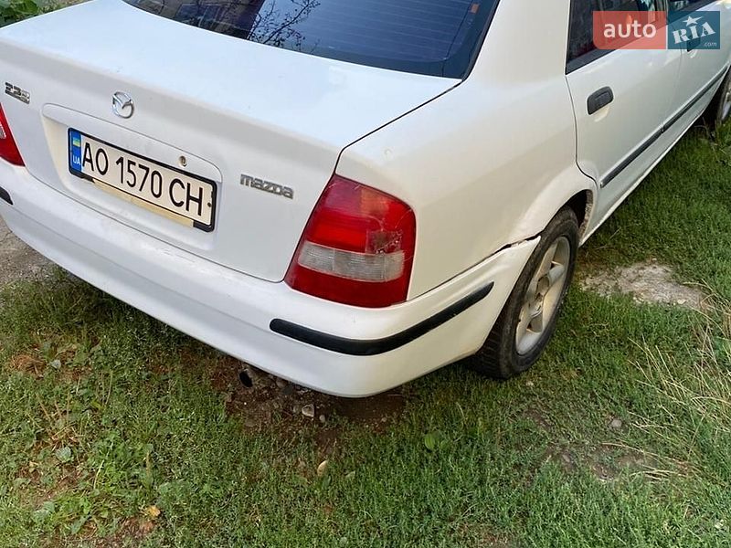 Седан Mazda 323 1999 в Хусте