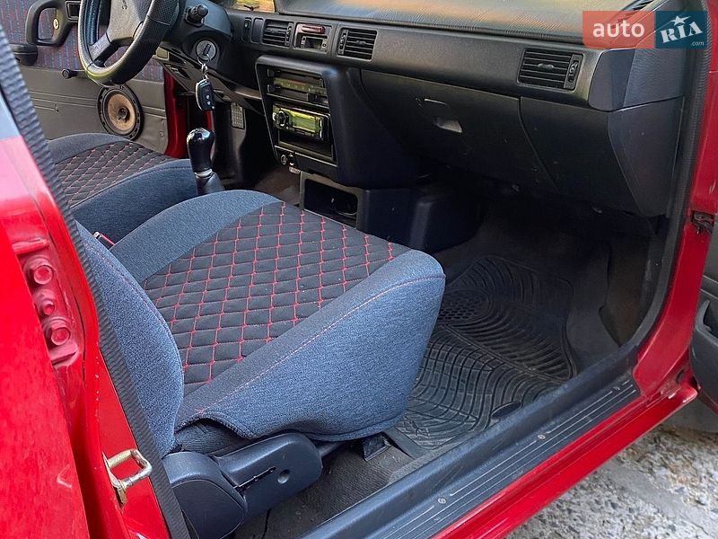 Седан Mazda 323 1994 в Черкассах