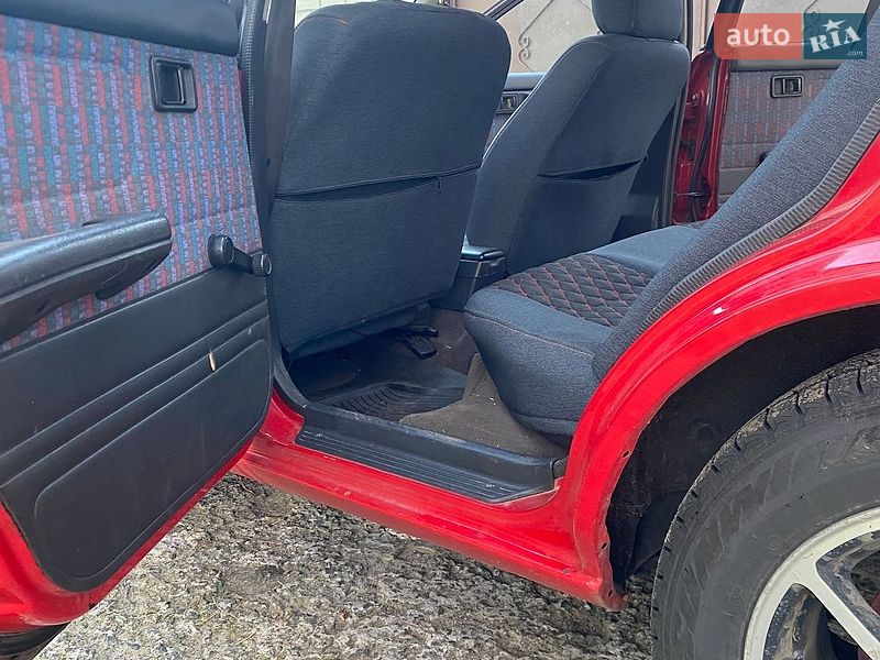 Седан Mazda 323 1994 в Черкассах