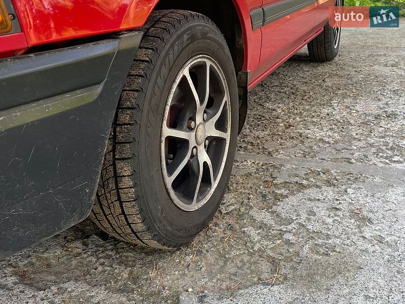 Седан Mazda 323 1994 в Черкассах