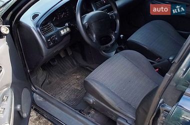 Седан Mazda 323 1995 в Новом Буге