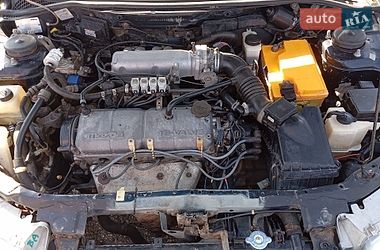 Седан Mazda 323 1995 в Новом Буге