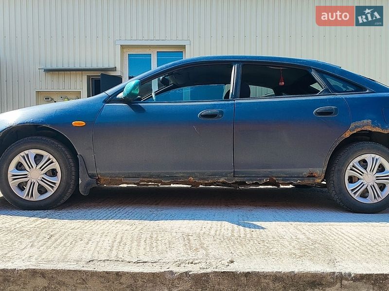 Хэтчбек Mazda 323 1998 в Умани