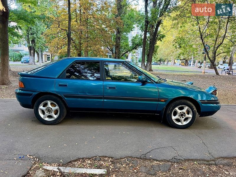 Хэтчбек Mazda 323 1992 в Одессе