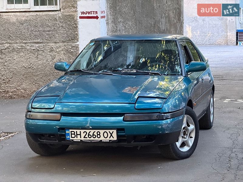 Хэтчбек Mazda 323 1992 в Одессе