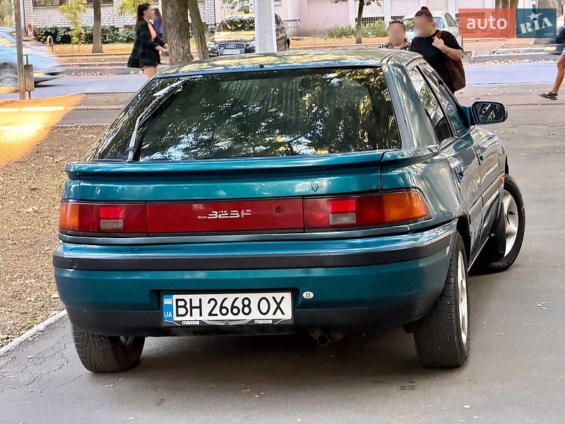 Хэтчбек Mazda 323 1992 в Одессе