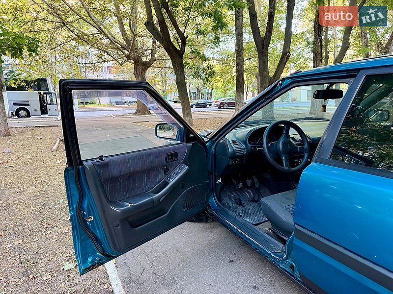Хэтчбек Mazda 323 1992 в Одессе