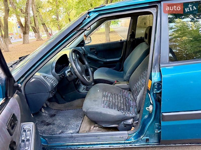 Хэтчбек Mazda 323 1992 в Одессе