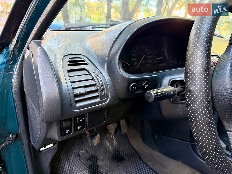 Хэтчбек Mazda 323 1992 в Одессе