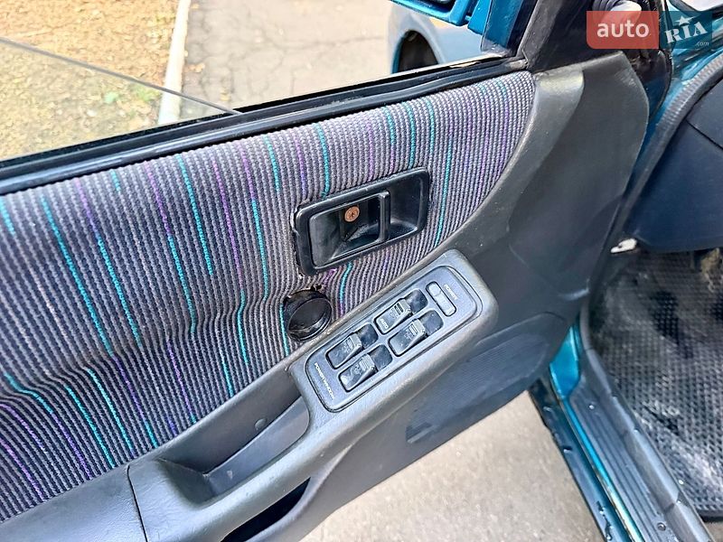 Хэтчбек Mazda 323 1992 в Одессе