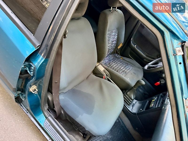 Хэтчбек Mazda 323 1992 в Одессе