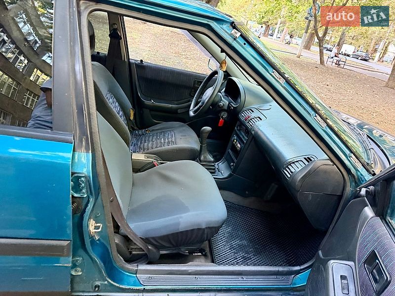 Хэтчбек Mazda 323 1992 в Одессе