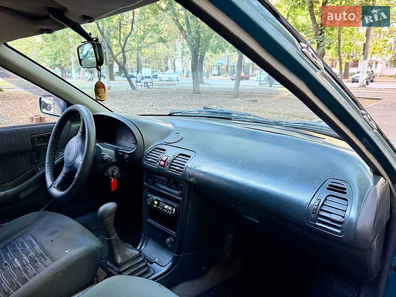 Хэтчбек Mazda 323 1992 в Одессе