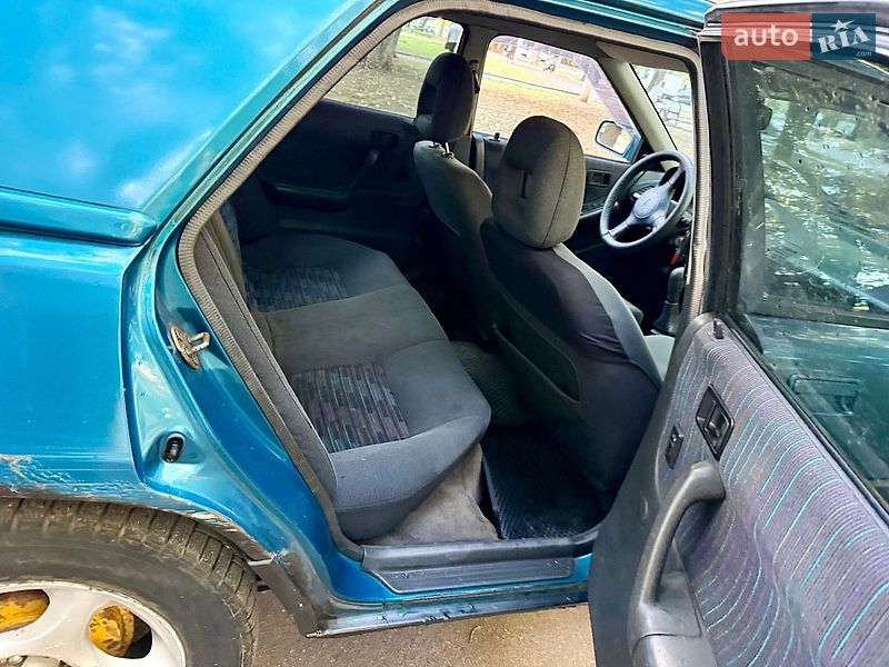 Хэтчбек Mazda 323 1992 в Одессе