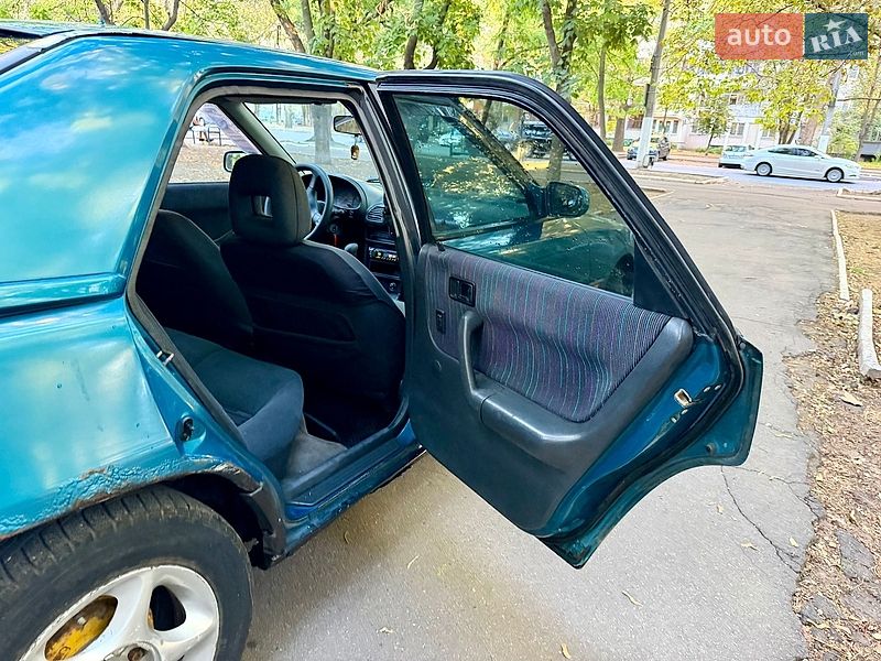 Хэтчбек Mazda 323 1992 в Одессе
