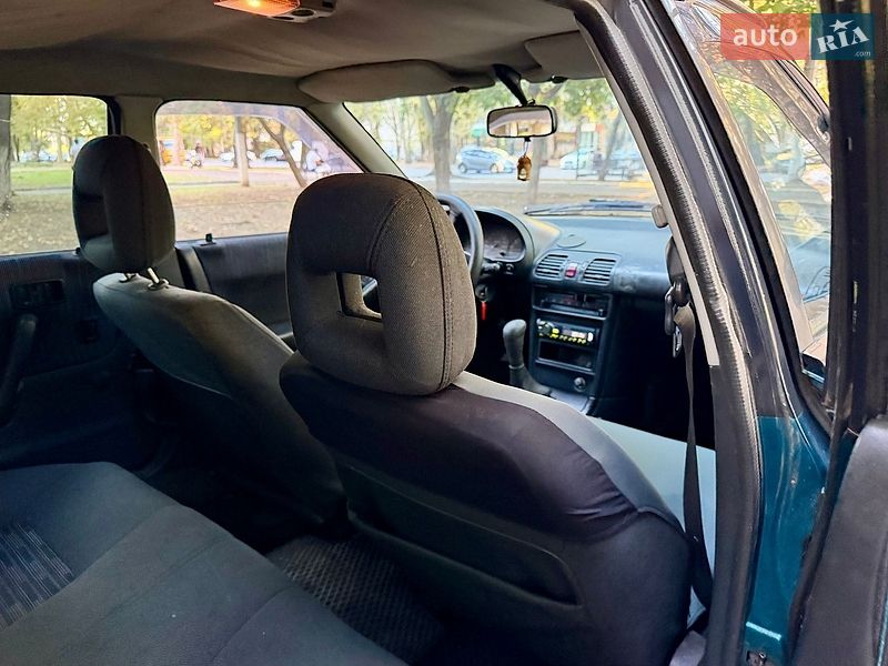 Хэтчбек Mazda 323 1992 в Одессе