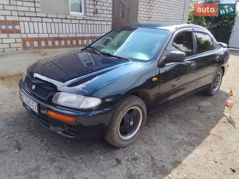 Седан Mazda 323 1995 в Новом Буге