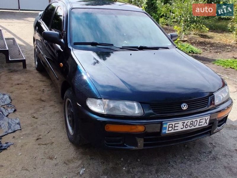 Седан Mazda 323 1995 в Новом Буге