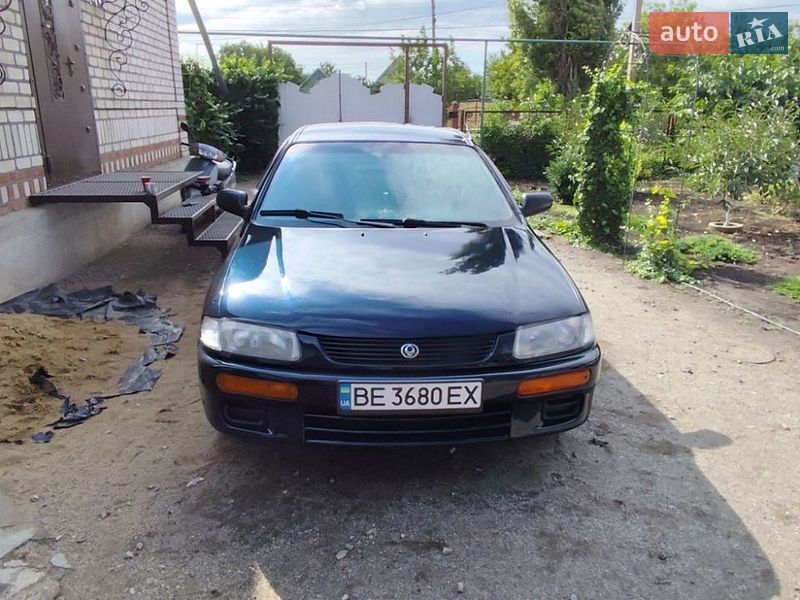 Седан Mazda 323 1995 в Новом Буге