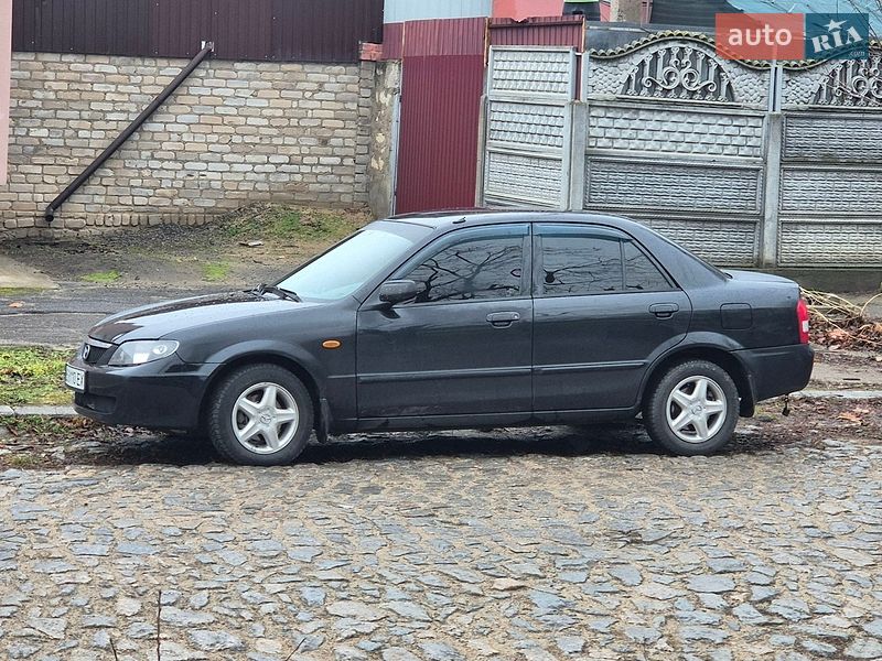 Седан Mazda 323 2002 в Вознесенске