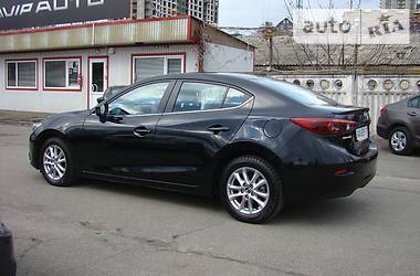 Седан Mazda 3 2016 в Киеве