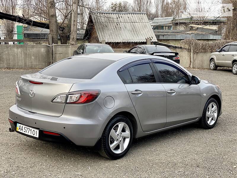 Седан Mazda 3 2011 в Киеве