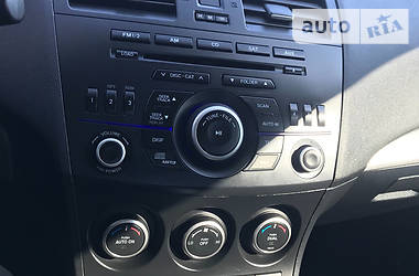 Седан Mazda 3 2013 в 
