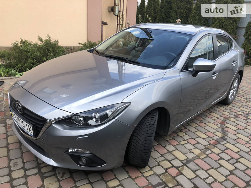 Седан Mazda 3 2015 в Киеве