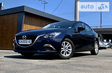 Седан Mazda 3 2016 в Киеве