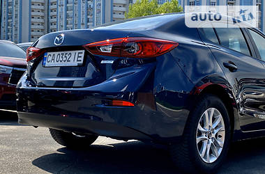 Седан Mazda 3 2016 в Киеве