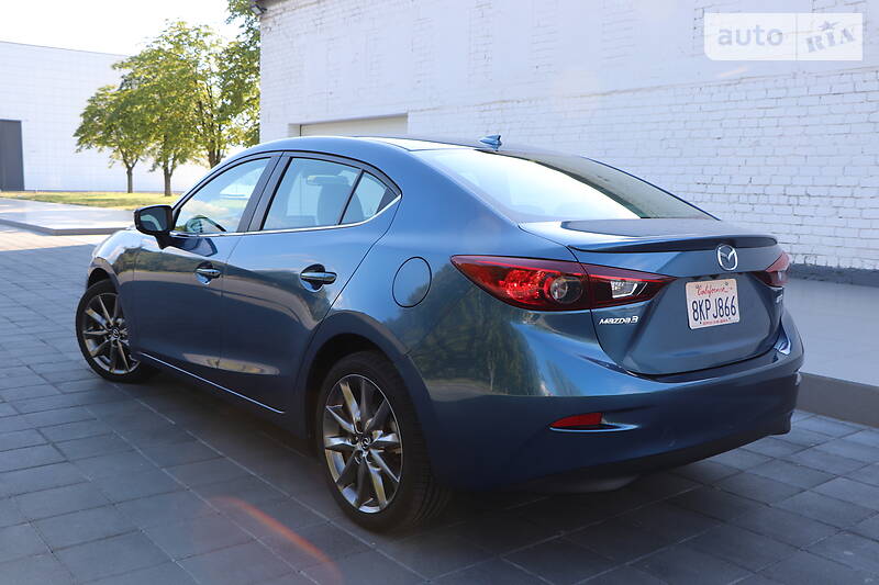 Седан Mazda 3 2018 в Кременчуці