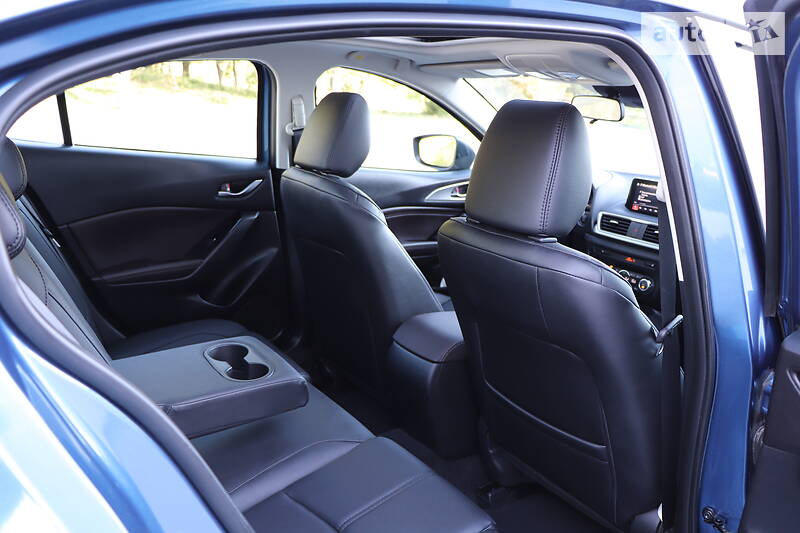 Седан Mazda 3 2018 в Кременчуці