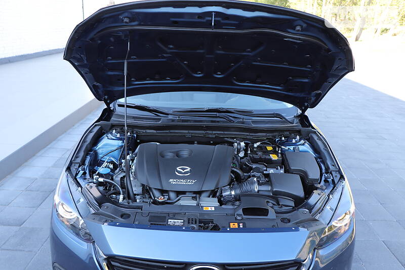Седан Mazda 3 2018 в Кременчуці