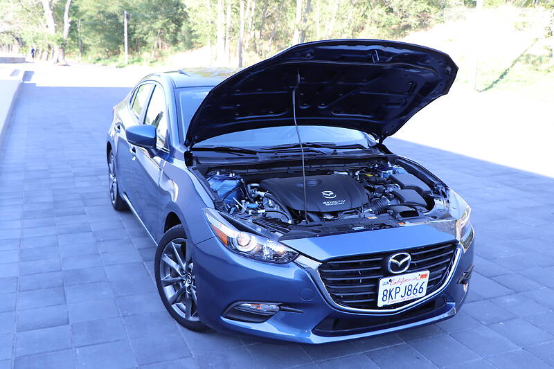 Седан Mazda 3 2018 в Кременчуці