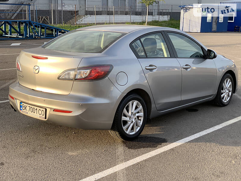 Седан Mazda 3 2011 в Рівному