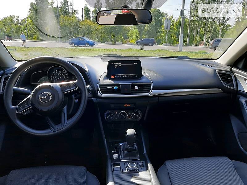 Седан Mazda 3 2017 в Дніпрі