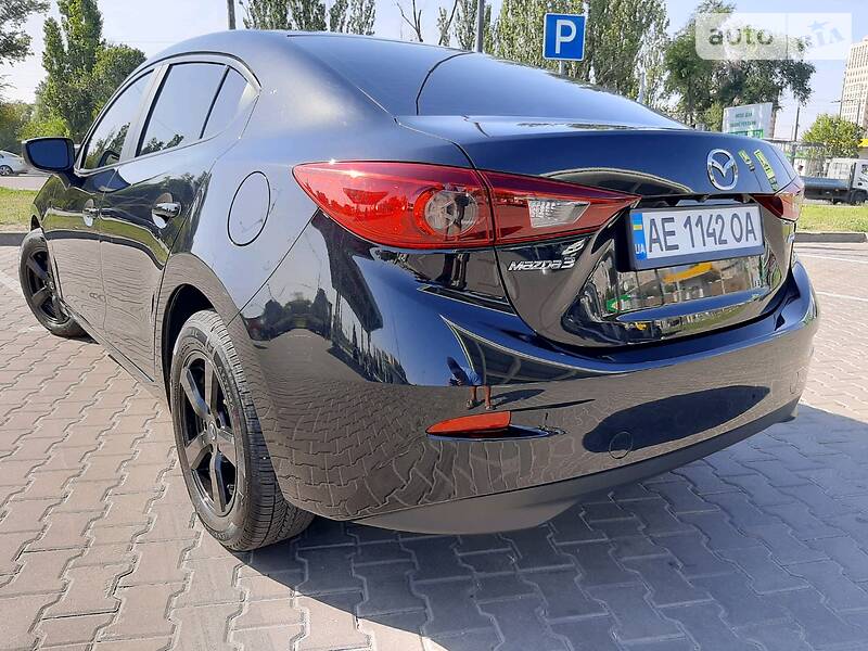 Седан Mazda 3 2017 в Дніпрі