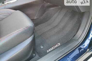 Седан Mazda 3 2014 в Стрию