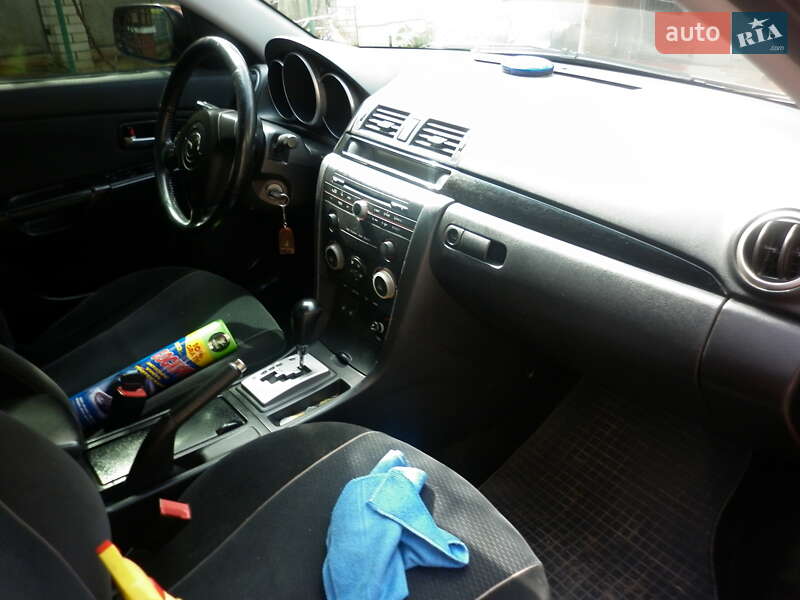 Седан Mazda 3 2004 в Глыбокой