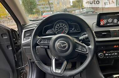 Седан Mazda 3 2016 в Днепре