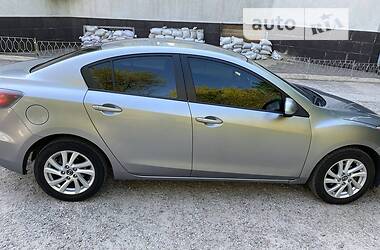 Седан Mazda 3 2013 в Днепре