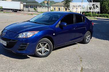 Седан Mazda 3 2011 в Валках