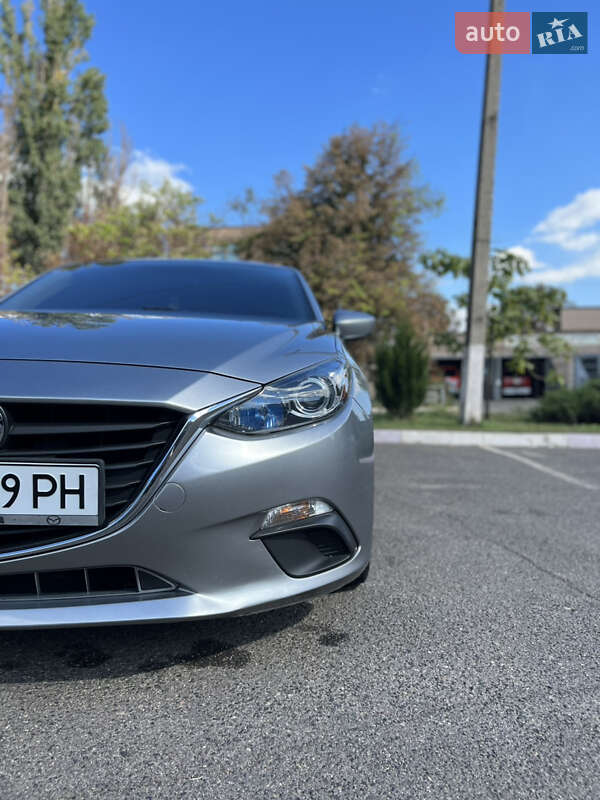 Седан Mazda 3 2016 в Кривому Розі