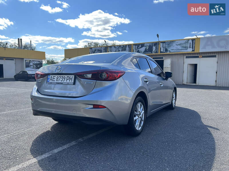 Седан Mazda 3 2016 в Кривому Розі