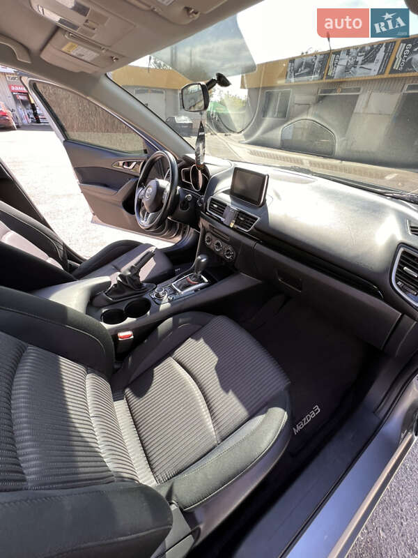 Седан Mazda 3 2016 в Кривому Розі